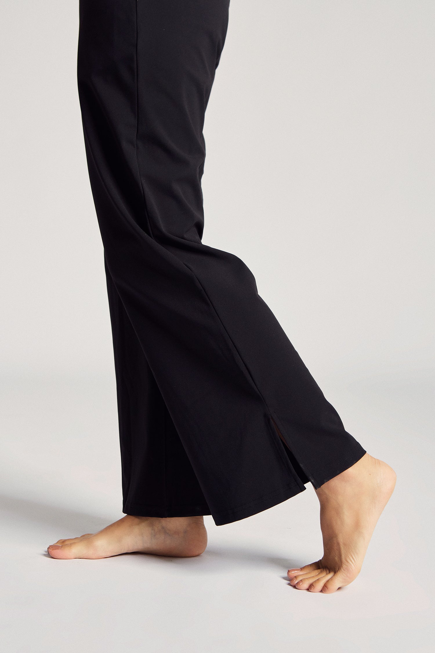 24/7 Wide Leg Pants in Black Sesame