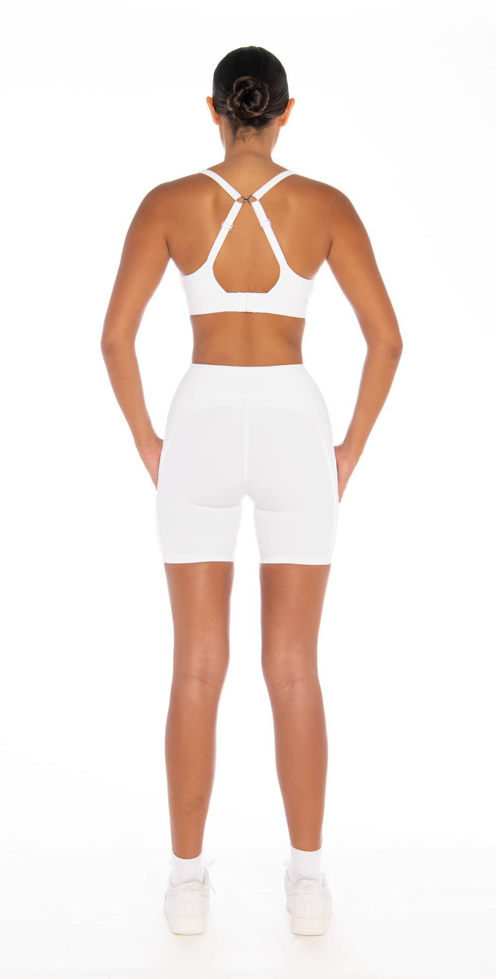 AW/24-025 contour back panel short pant